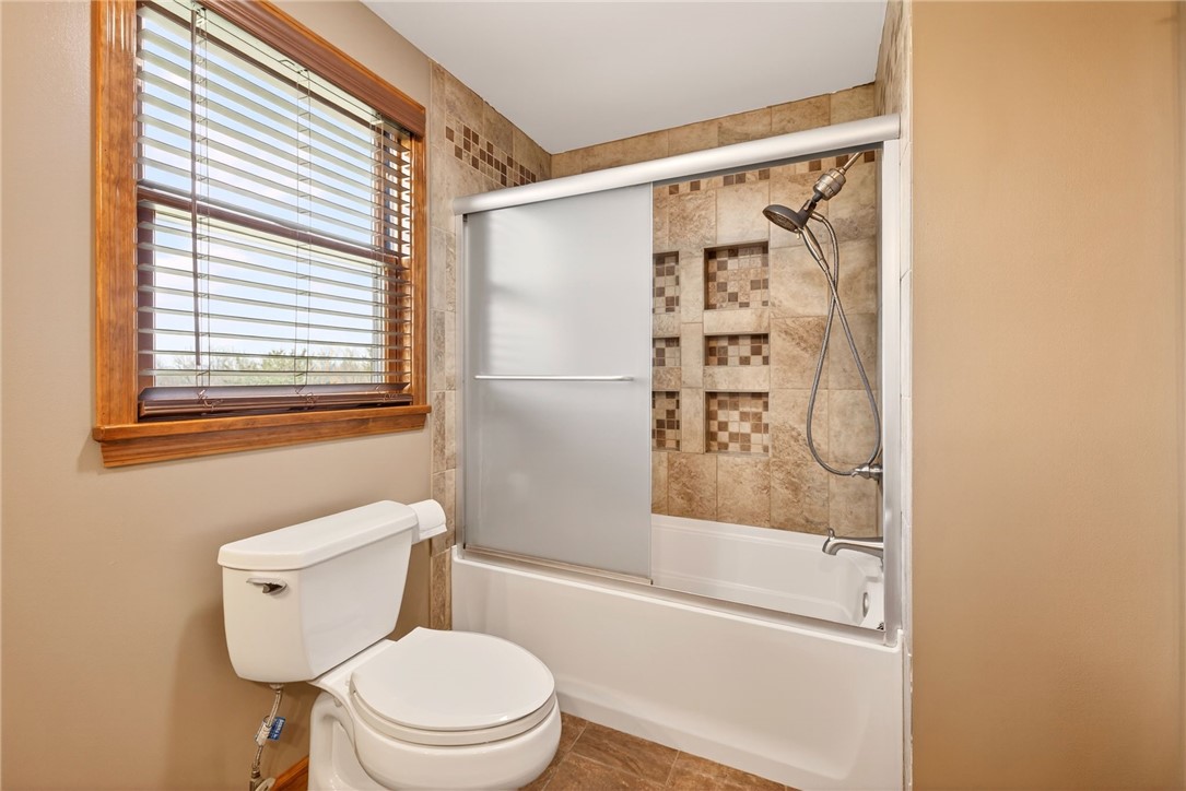 5951 Holmes Hill Road Livonia, NY 14435 - Photo 27 of 35 On 2nd Floor - Family bath with quartz counters, d