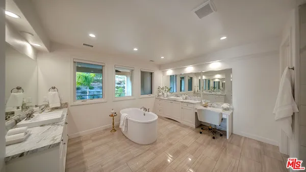 $3,799,000 | 20111 Piccadilly Lane, Porter Ranch, CA 91326