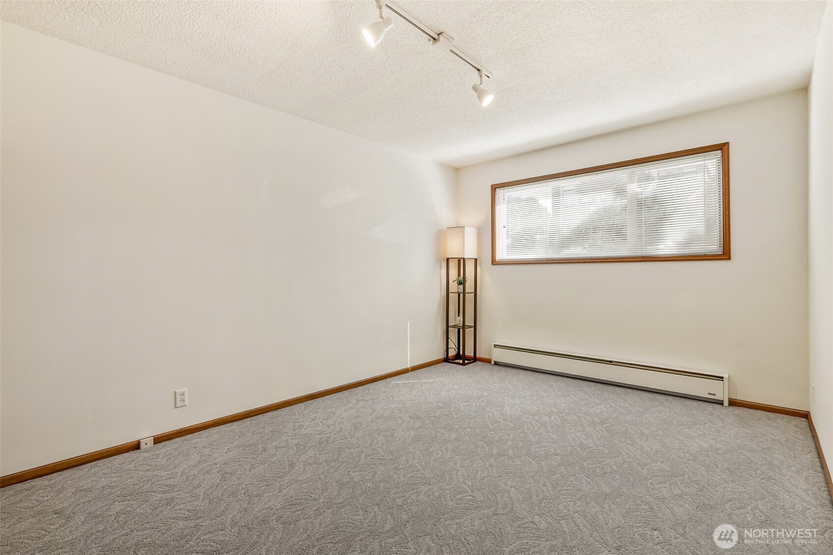 3015 Alki Avenue Southwest Seattle, WA 98116 - Photo 14 of 39