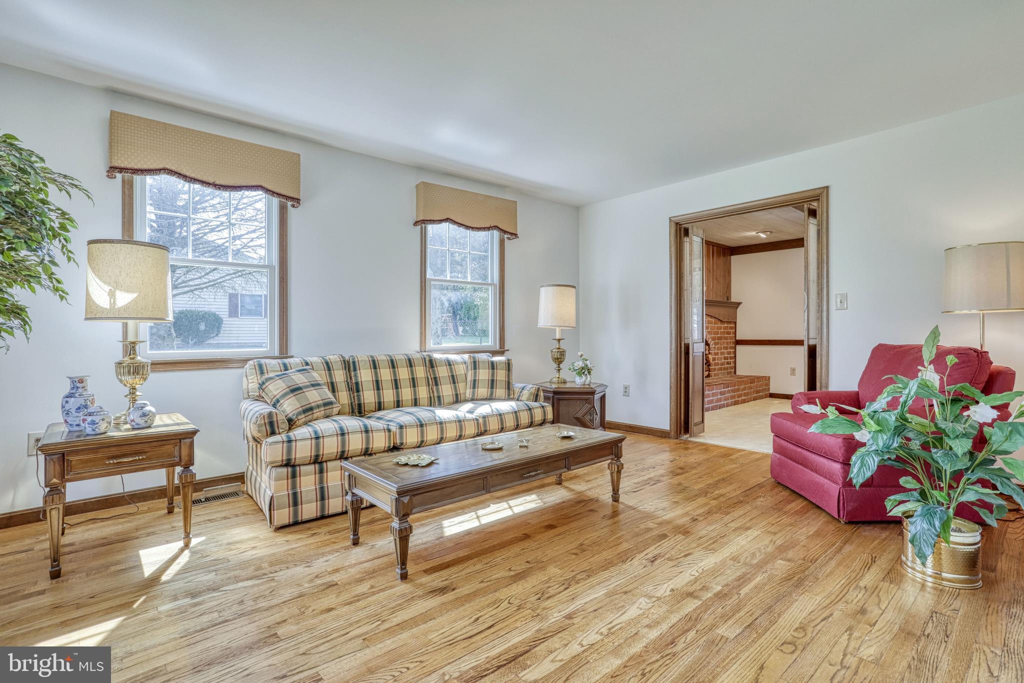 110 Singer Road New Freedom, PA 17349 - Photo 7 of 79 Living room