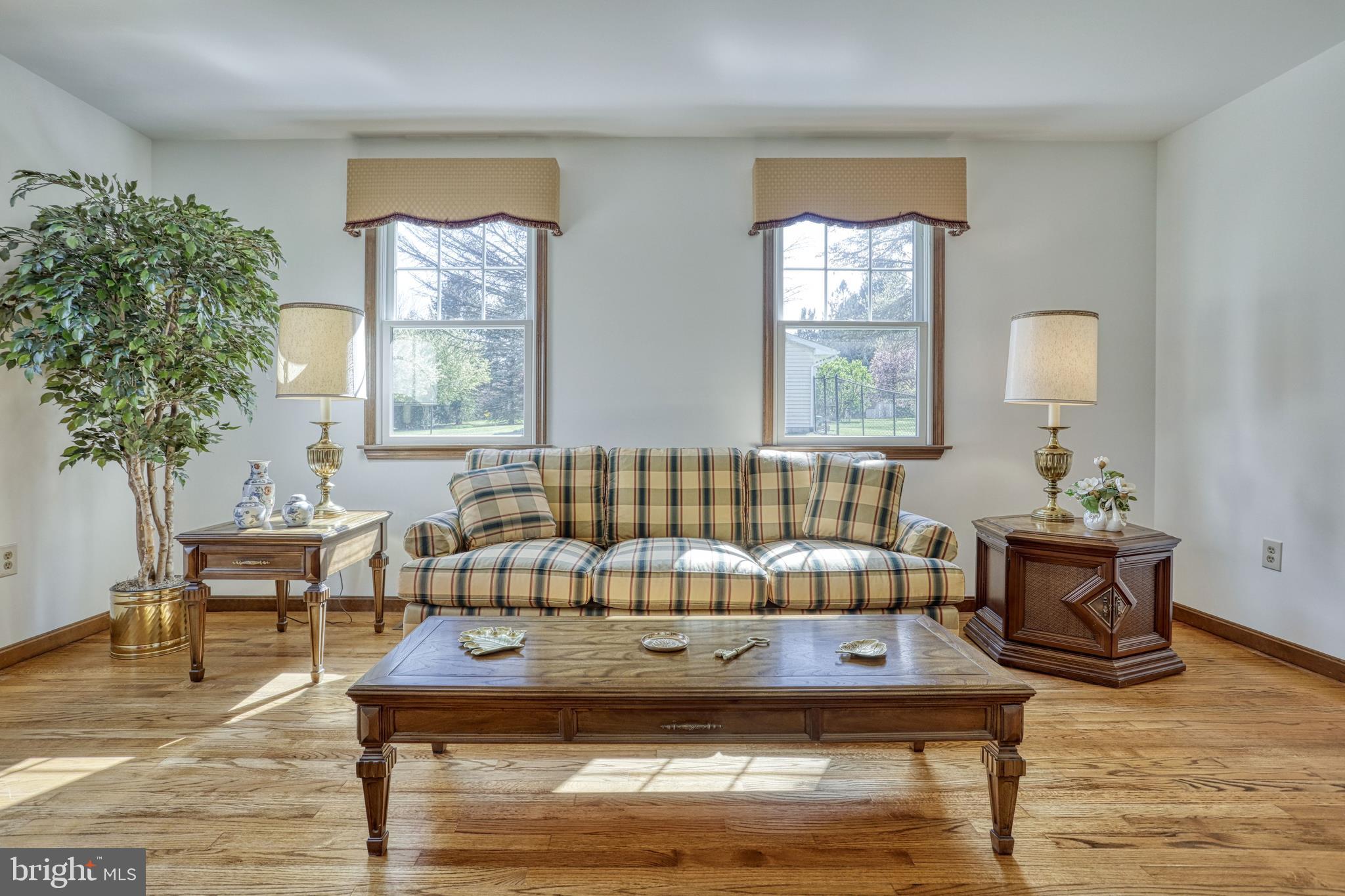 110 Singer Road New Freedom, PA 17349 - Photo 8 of 79 Living room