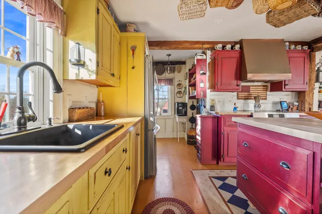 $1,400,000 | 392 High Street, Candia, NH 03034