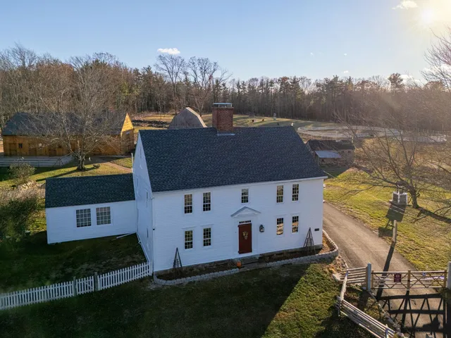 $1,400,000 | 392 High Street, Candia, NH 03034