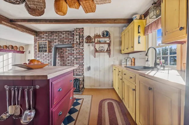 $1,400,000 | 392 High Street, Candia, NH 03034