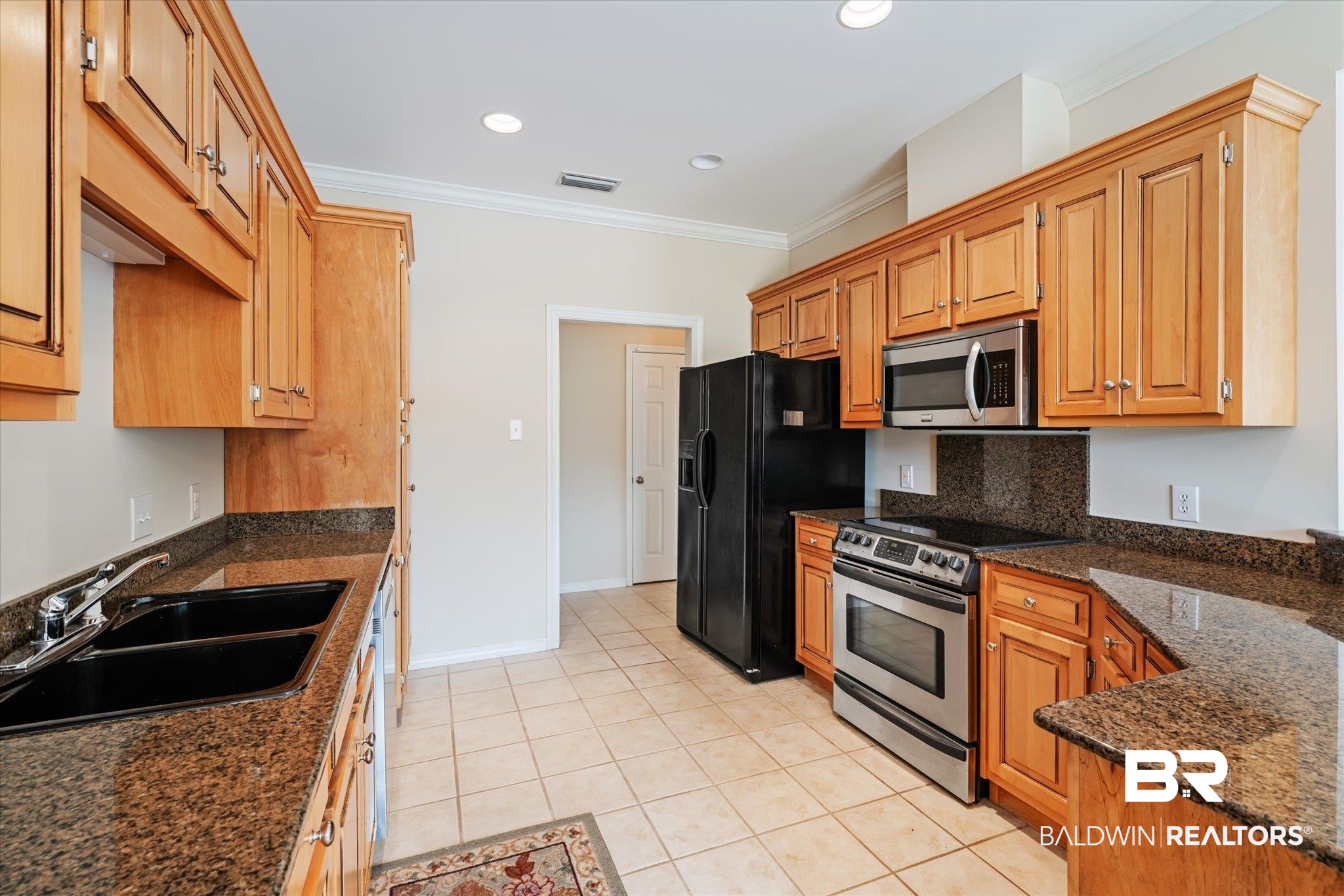 8809 Parliament Circle Daphne, AL 36526 - Photo 9 of 44 Kitchen