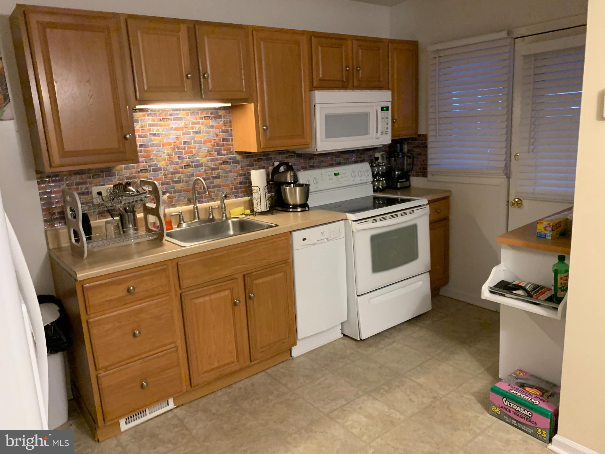 2107 Hawthorne Road Baltimore, MD 21220 - Photo 2 of 5