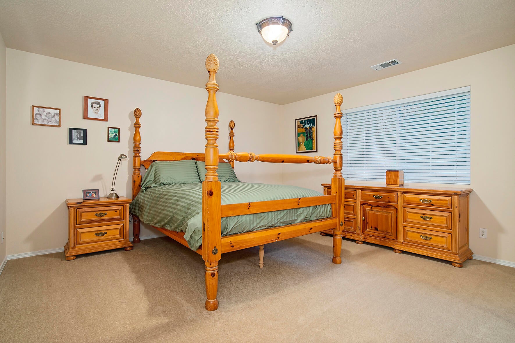 646 Raven Road Central Point, OR 97502 - Photo 50 of 74 Guest Bedroom