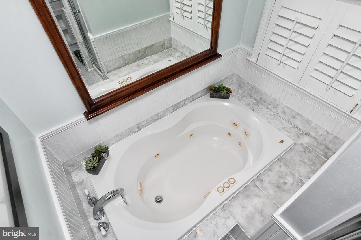 505 Sussex Road Towson, MD 21286 - Photo 25 of 30 a bathroom with a bathtub