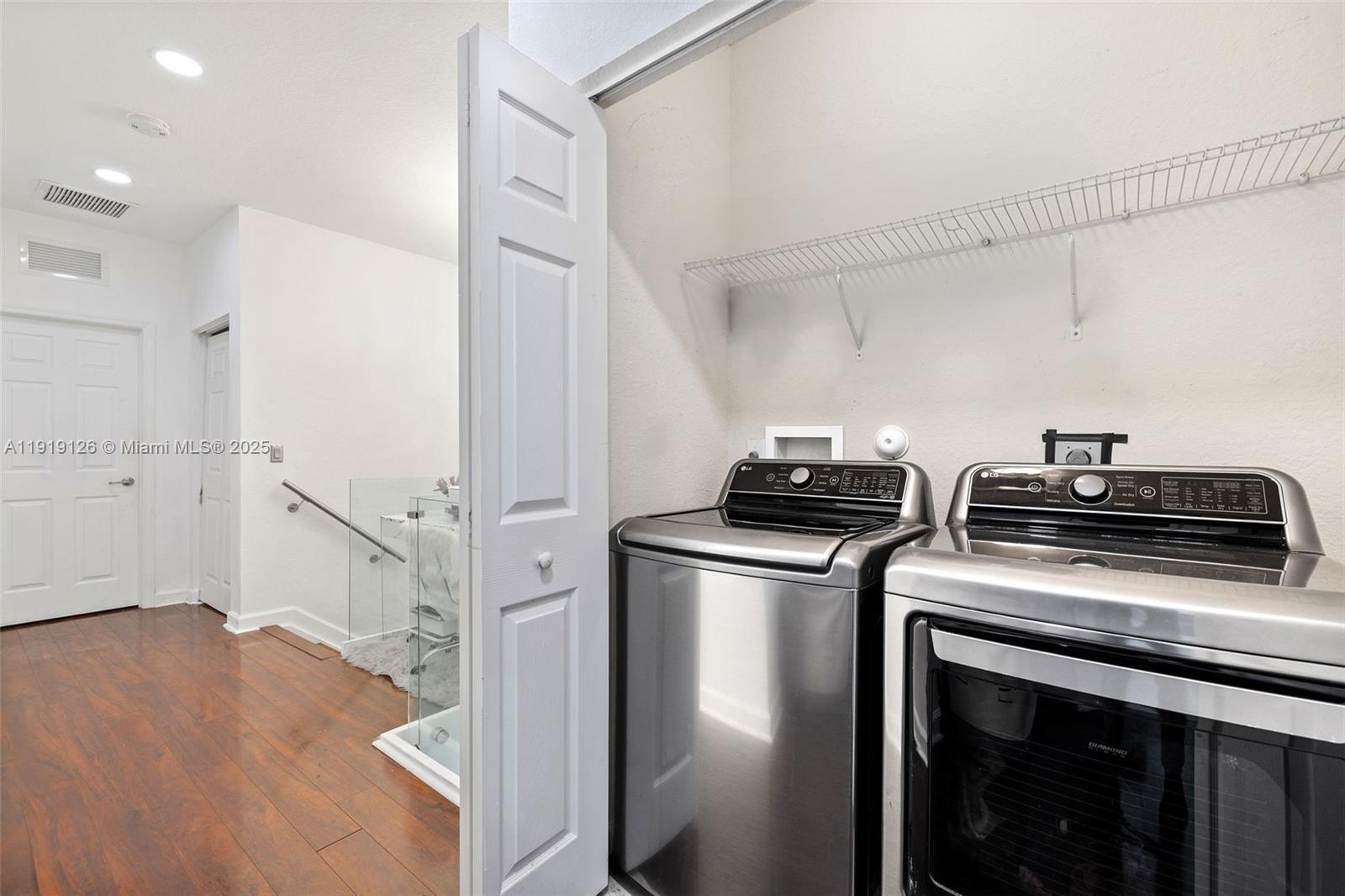 8780 Northwest 116th Path Doral, FL 33178 - Photo 20 of 32 a kitchen with a stove and a refrigerator
