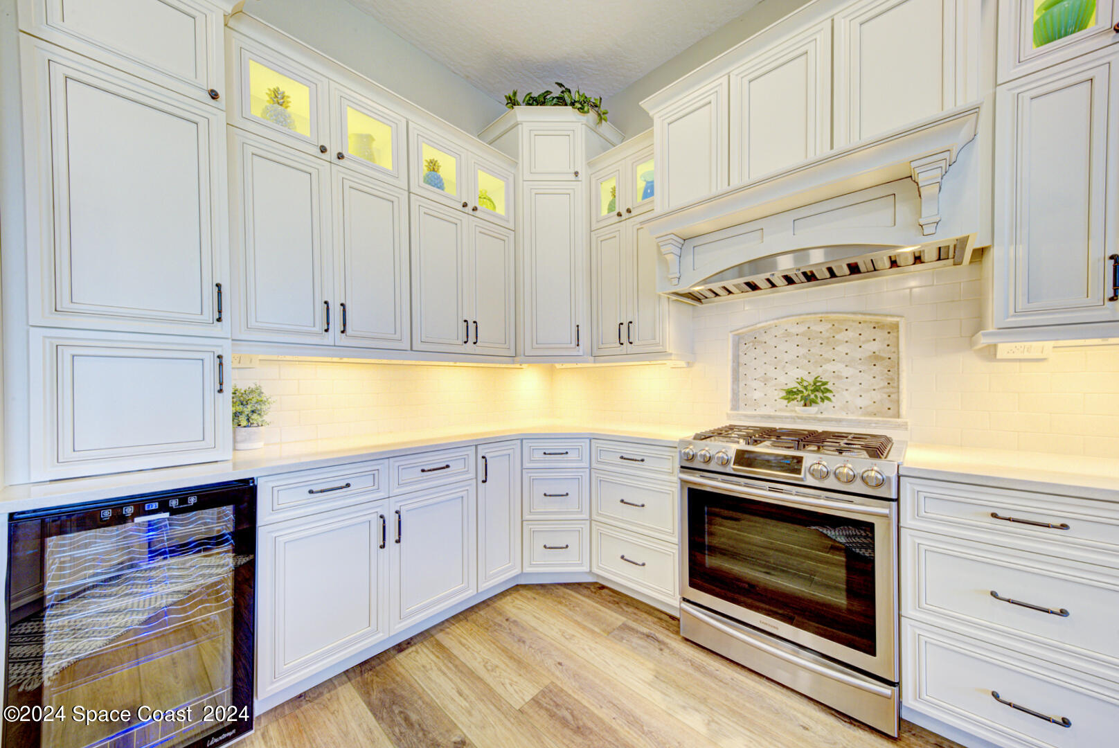 4070 Stoney Point Road Melbourne, FL 32940 - Photo 14 of 75 kitchen with under-cabinet lights