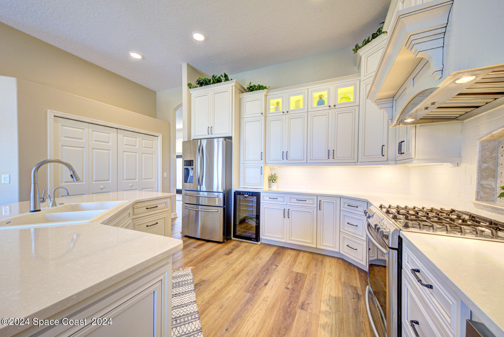 4070 Stoney Point Road Melbourne, FL 32940 - Photo 16 of 75 kitchen with display top cabinets