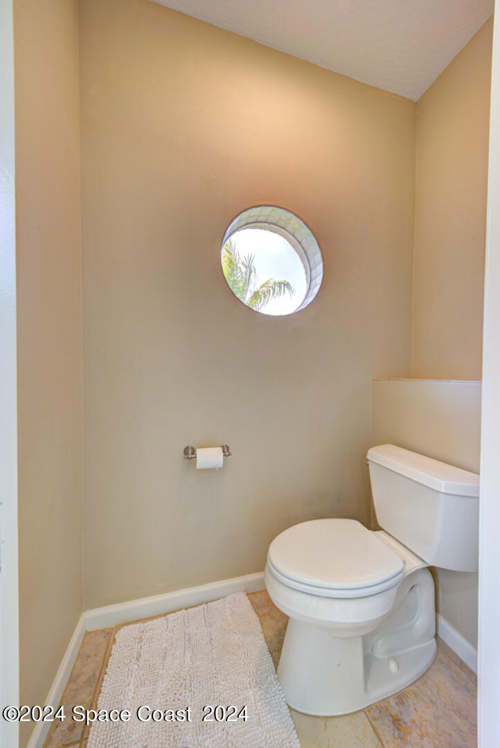4070 Stoney Point Road Melbourne, FL 32940 - Photo 41 of 75 a bathroom with a toilet and a sink