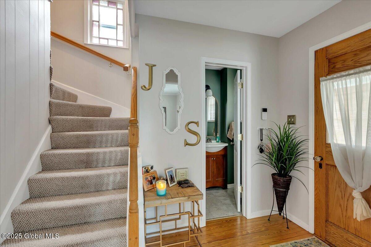 143 Manchester Road Schenectady, NY 12304 - Photo 7 of 39 08-IMG_4039