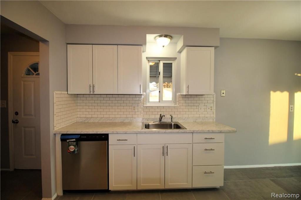 8401 18 18 Mile Road, Unit 159 Sterling Heights, MI 48313 - Photo 5 of 24