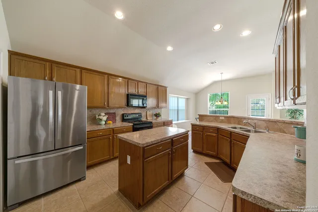 $350,000 | 121 Royal Troon Drive, Cibolo, TX 78108