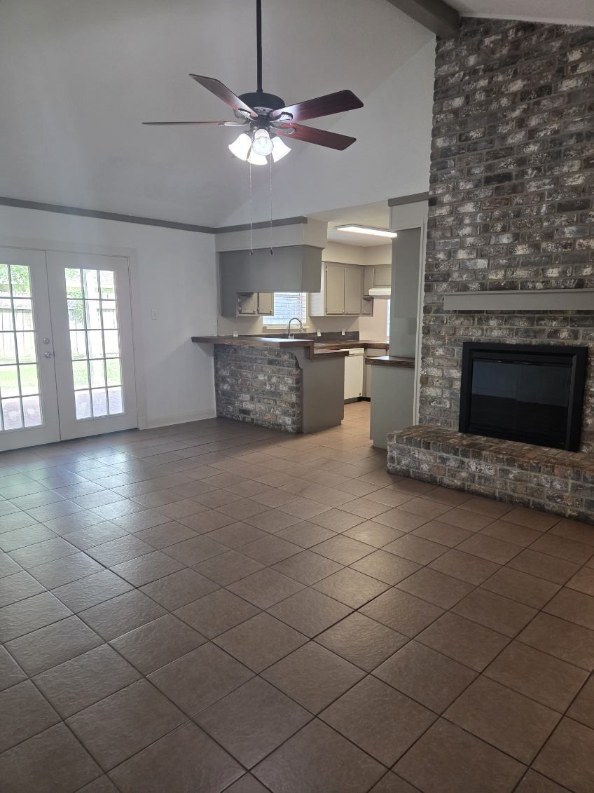 5510 Circlegate Drive Spring, TX 77373 - Photo 5 of 14 Living room