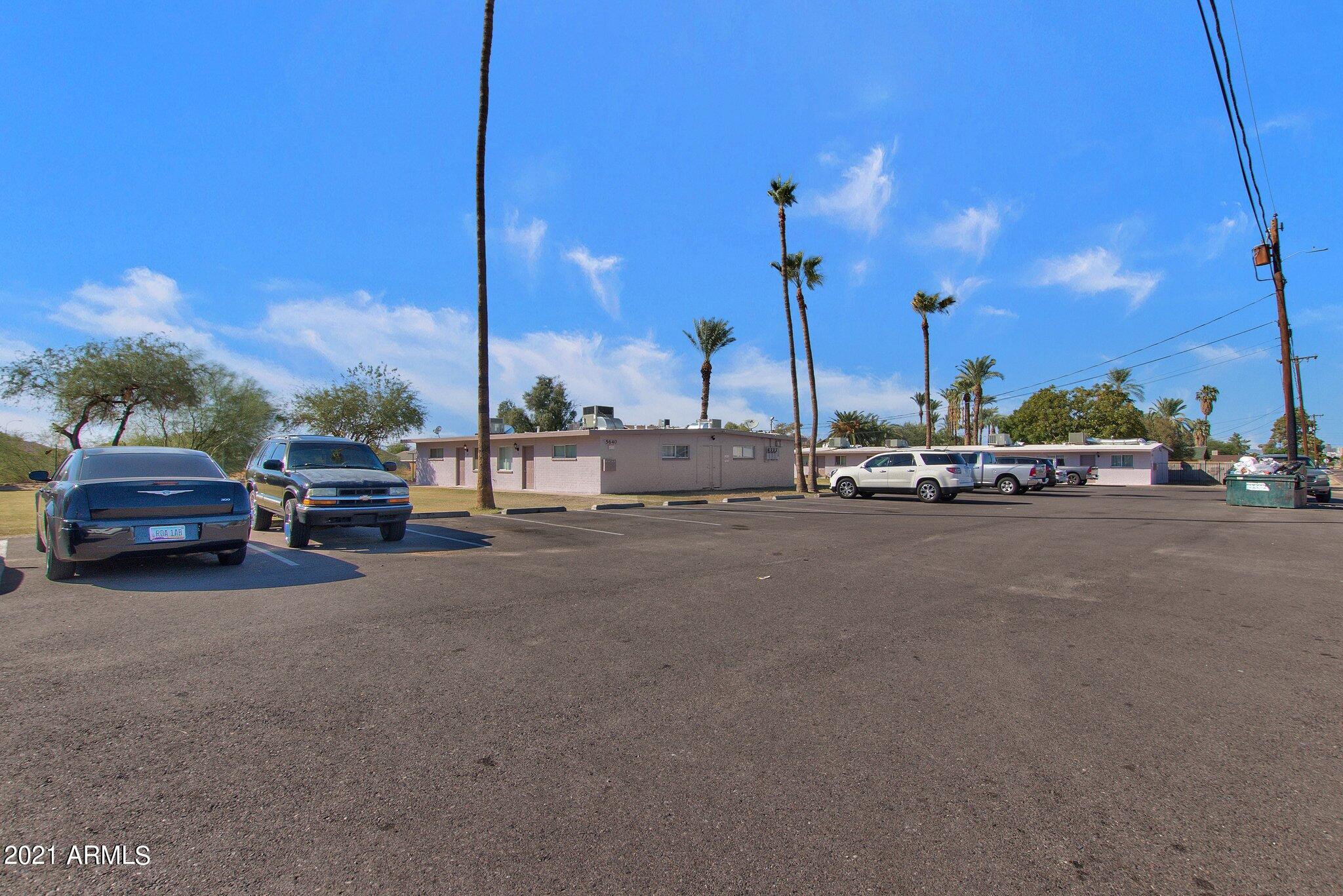 5632 South Montezuma Street Phoenix, AZ 85041 - Photo 3 of 49 02