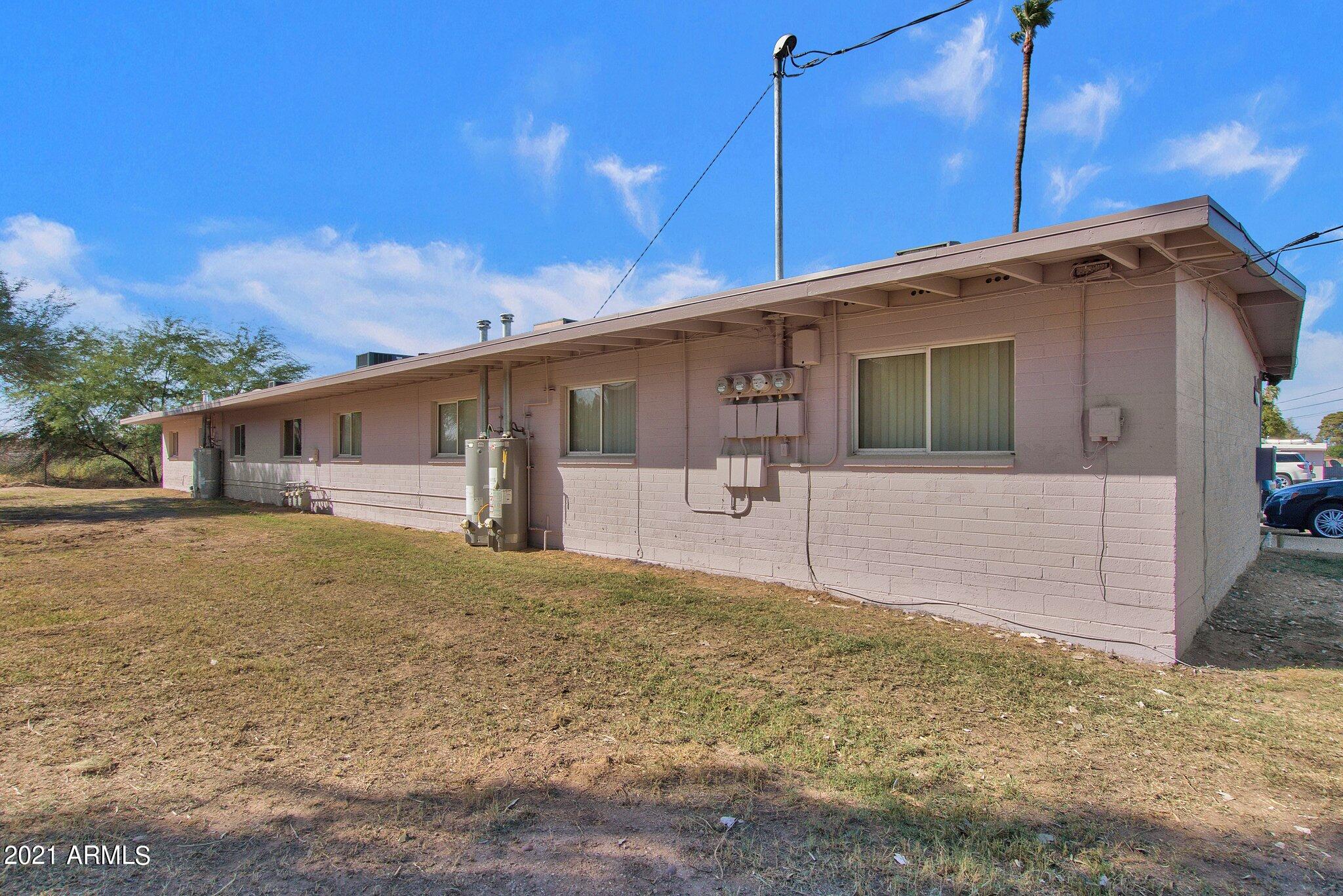 5632 South Montezuma Street Phoenix, AZ 85041 - Photo 9 of 49 09