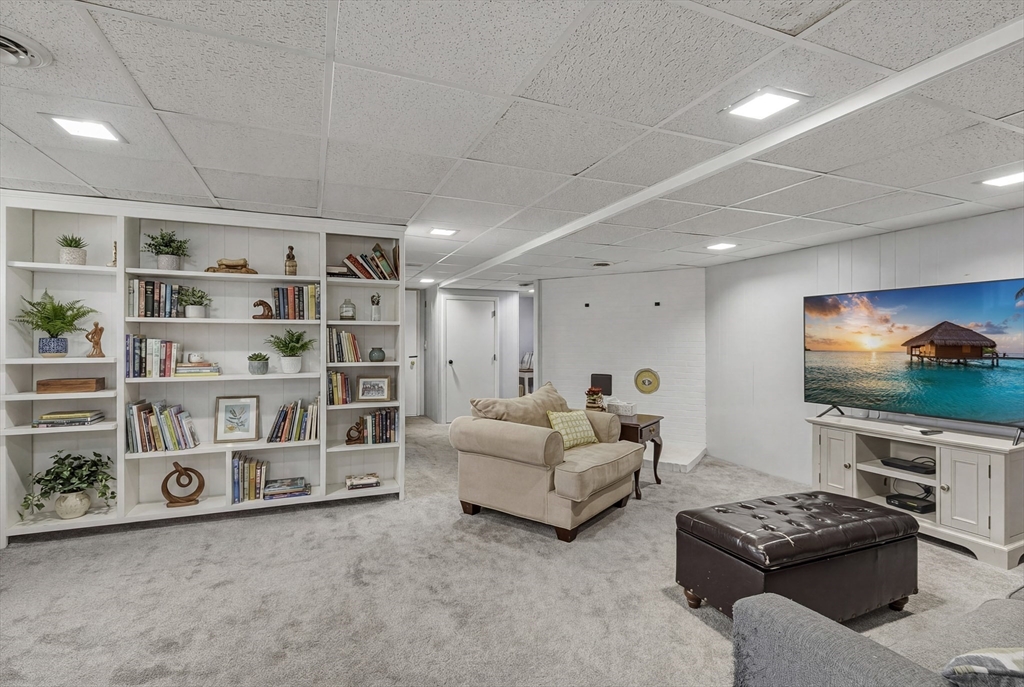 148 Aubinwood Road Amherst, MA 01002 - Photo 23 of 35