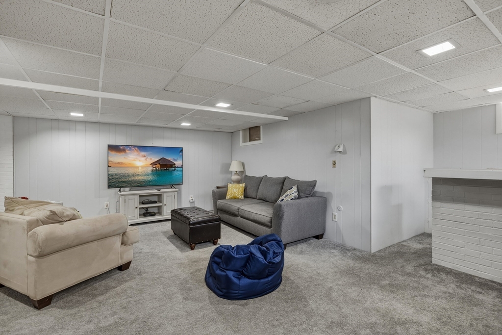 148 Aubinwood Road Amherst, MA 01002 - Photo 24 of 35