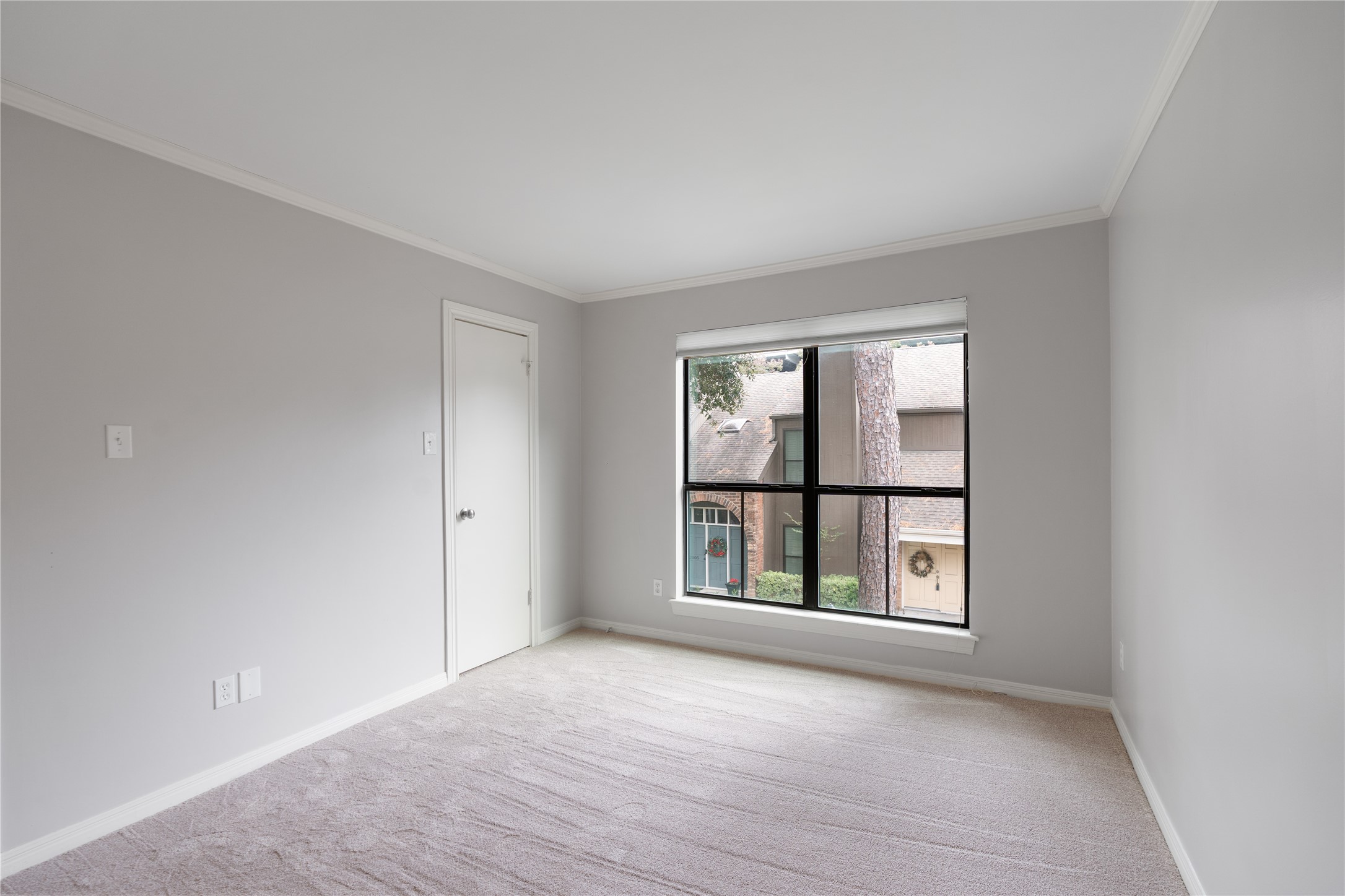 701 Bering Drive, Unit 1901 Houston, TX 77057 - Photo 14 of 29 wooden floor in an empty room with a window