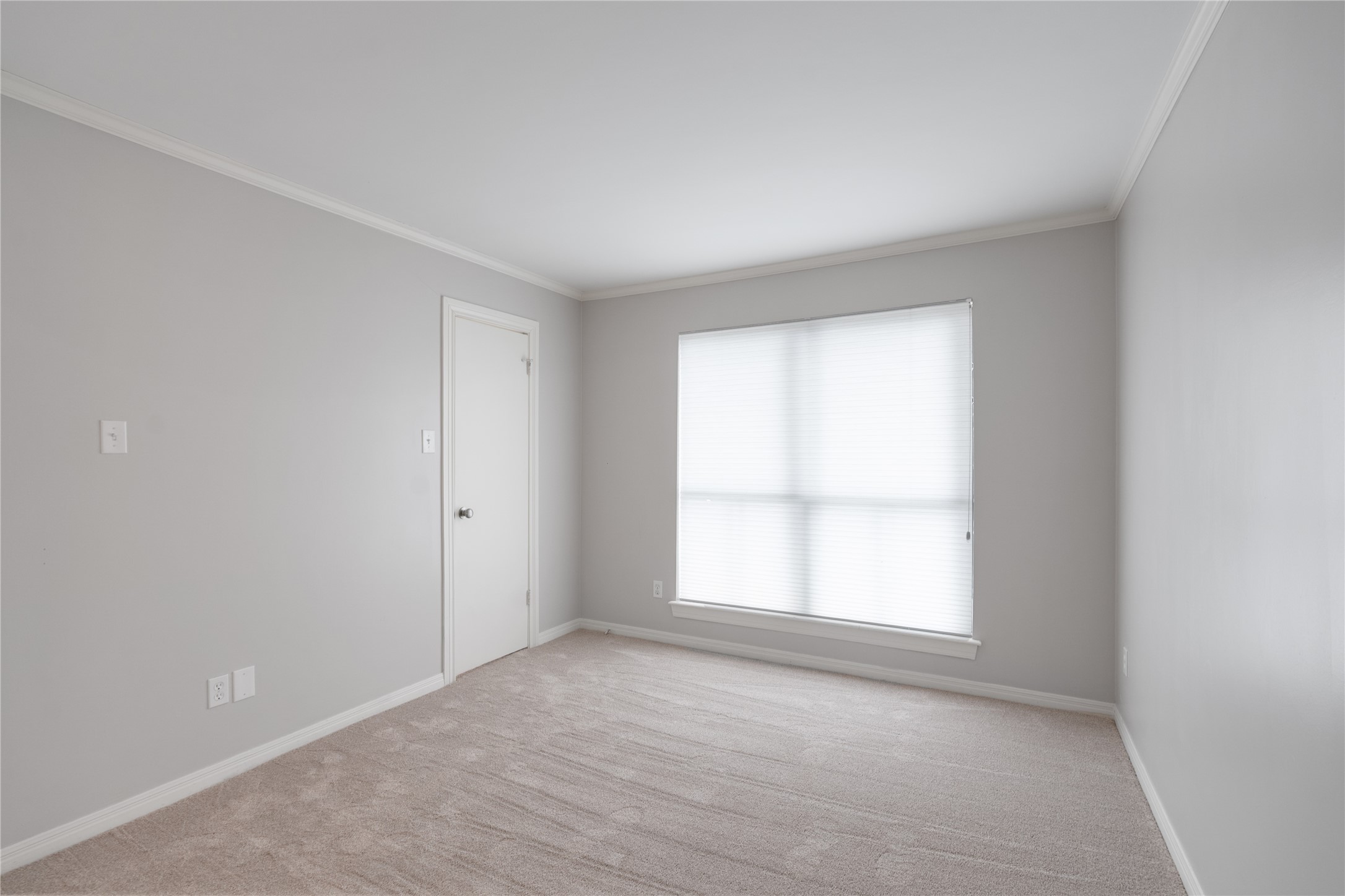 701 Bering Drive, Unit 1901 Houston, TX 77057 - Photo 15 of 29 an empty room with a window