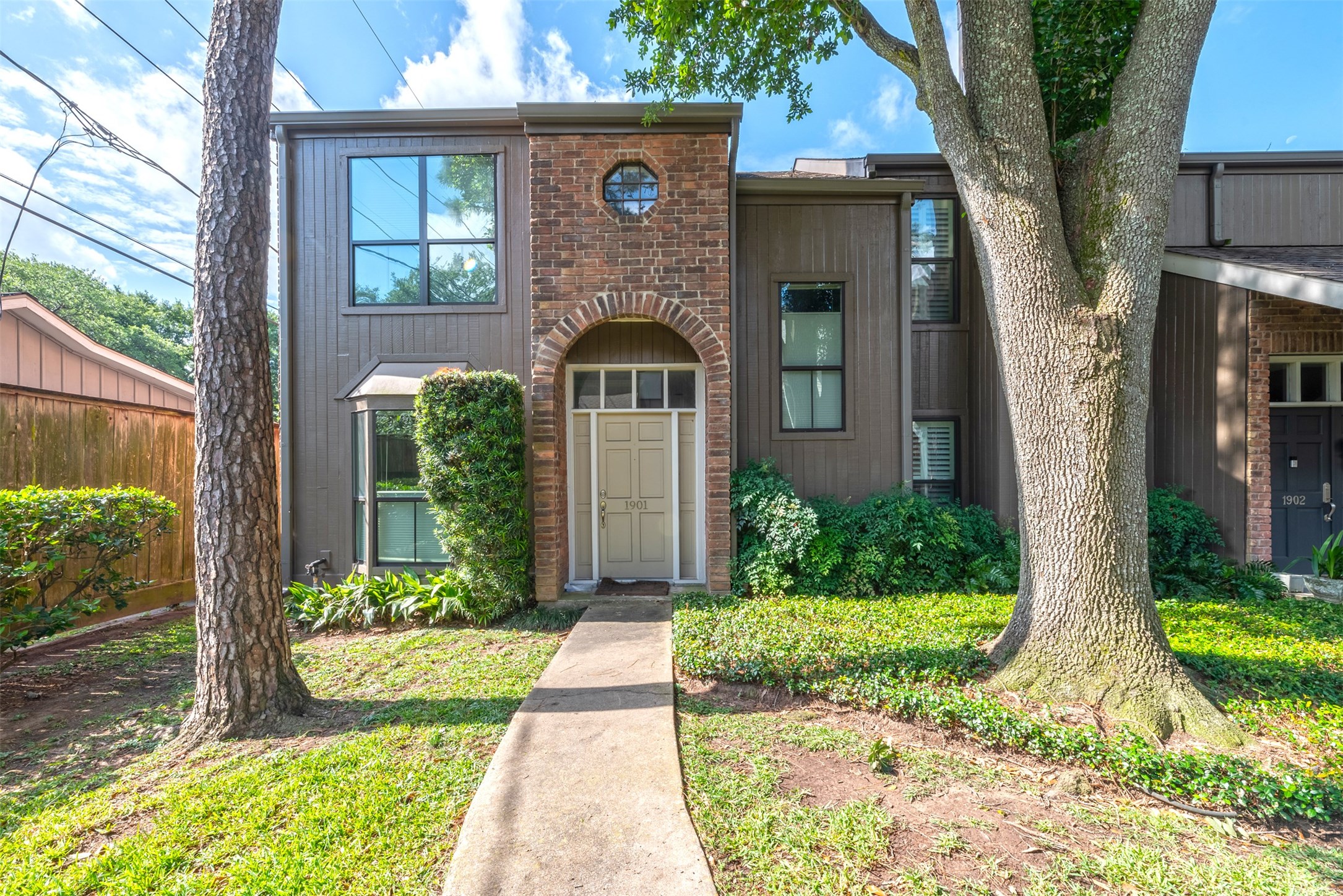 701 Bering Drive, Unit 1901 Houston, TX 77057 - Photo 2 of 29 a front view of a house with garden