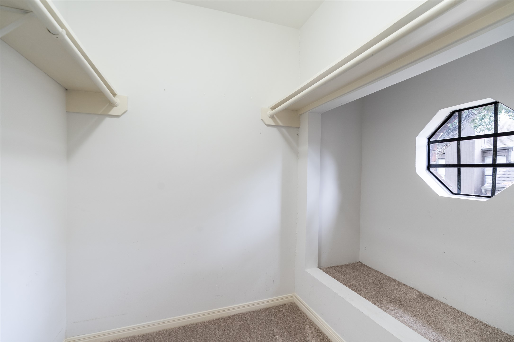 701 Bering Drive, Unit 1901 Houston, TX 77057 - Photo 22 of 29 a view of small space with racks on the wall