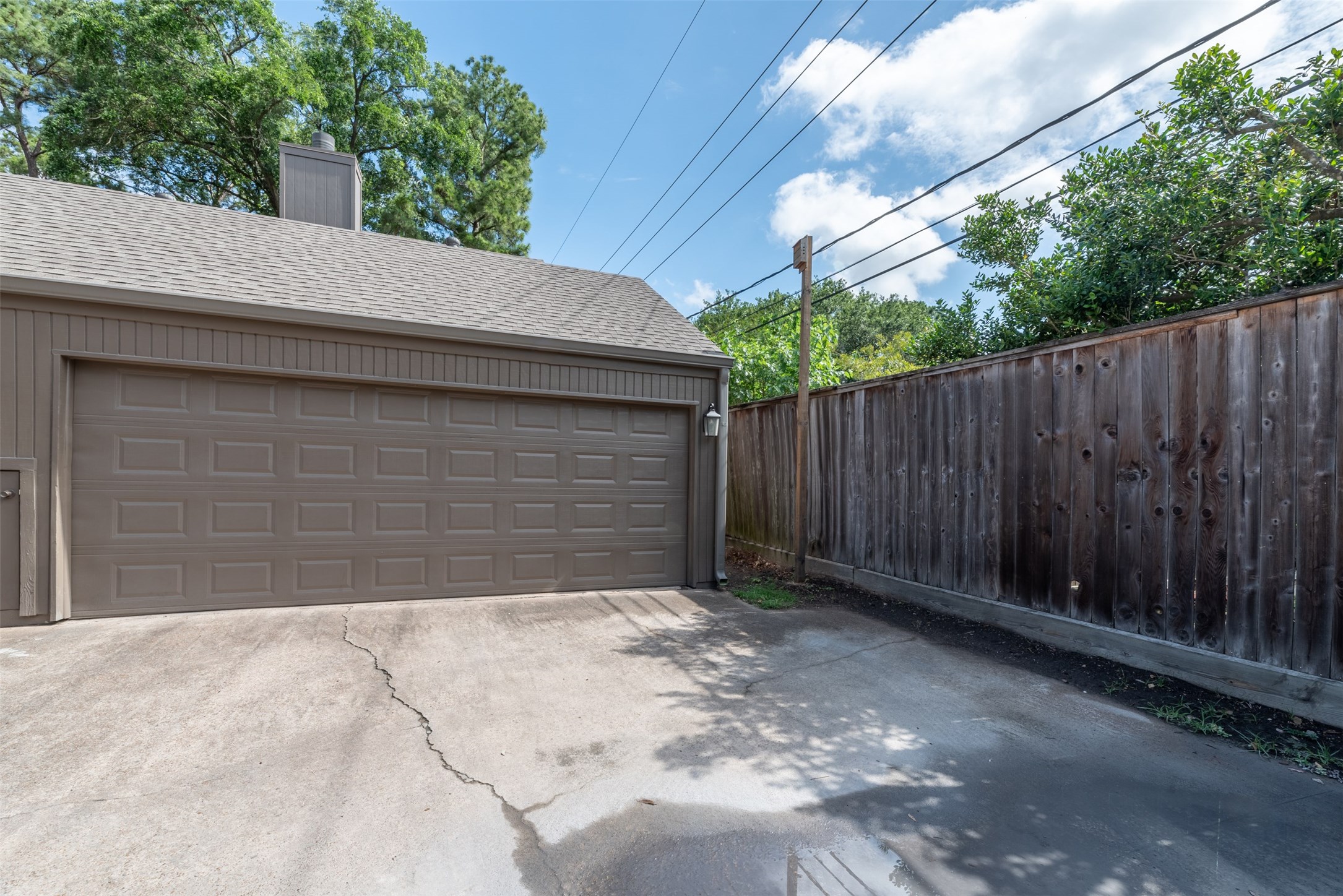 701 Bering Drive, Unit 1901 Houston, TX 77057 - Photo 29 of 29 a backyard of a house