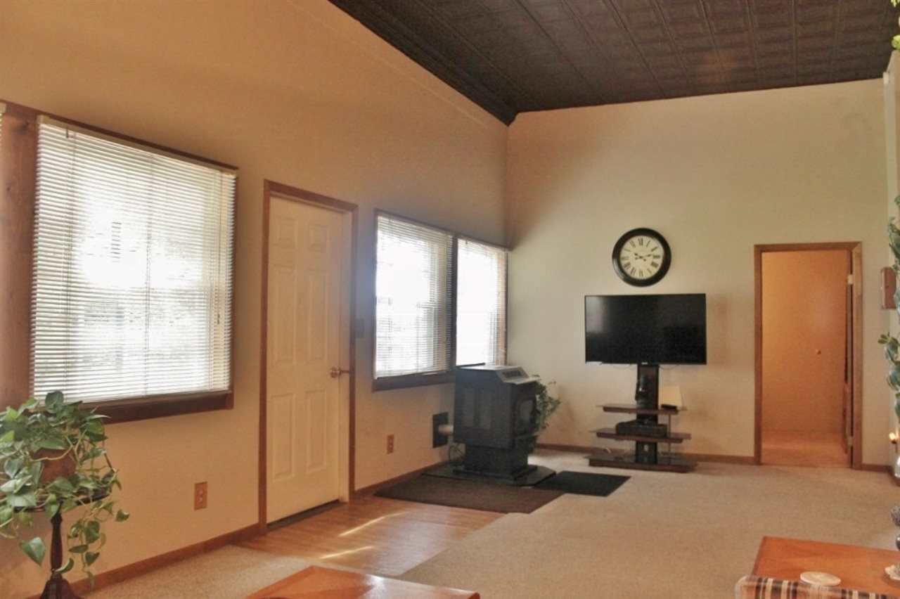 5015 North Mason Road Wheeler, MI 48662 - Photo 6 of 40 1860004-5.JPG