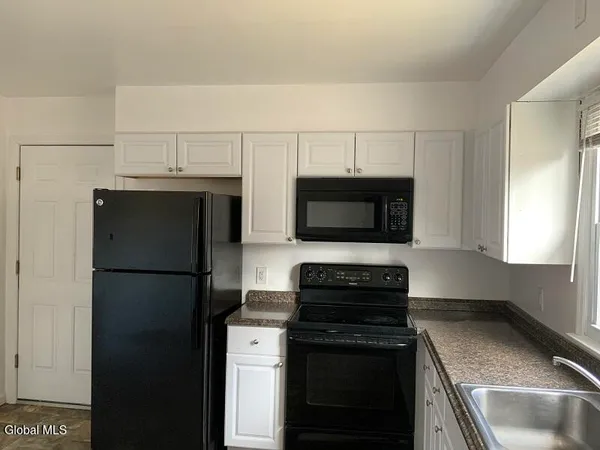 $1,500 | 11-21 Ashdown Road, Unit 15F, Clifton Park, NY 12019