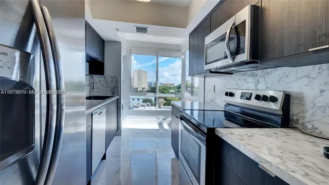 $485,000 | 2501 Douglas Road, Unit 601, Miami, FL 33133