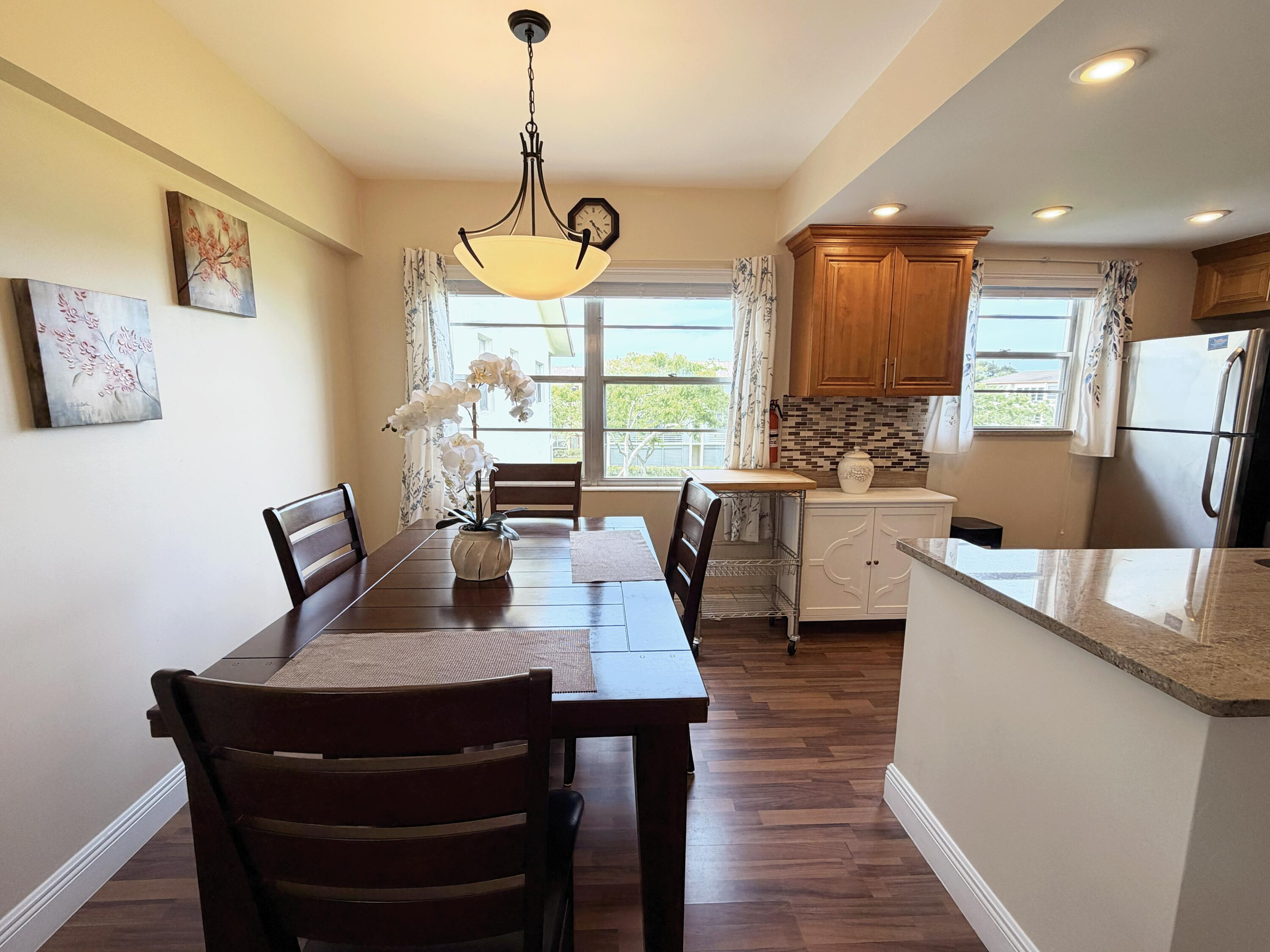 375 Mansfield I Boca Raton, FL 33434 - Photo 5 of 15 diningroom