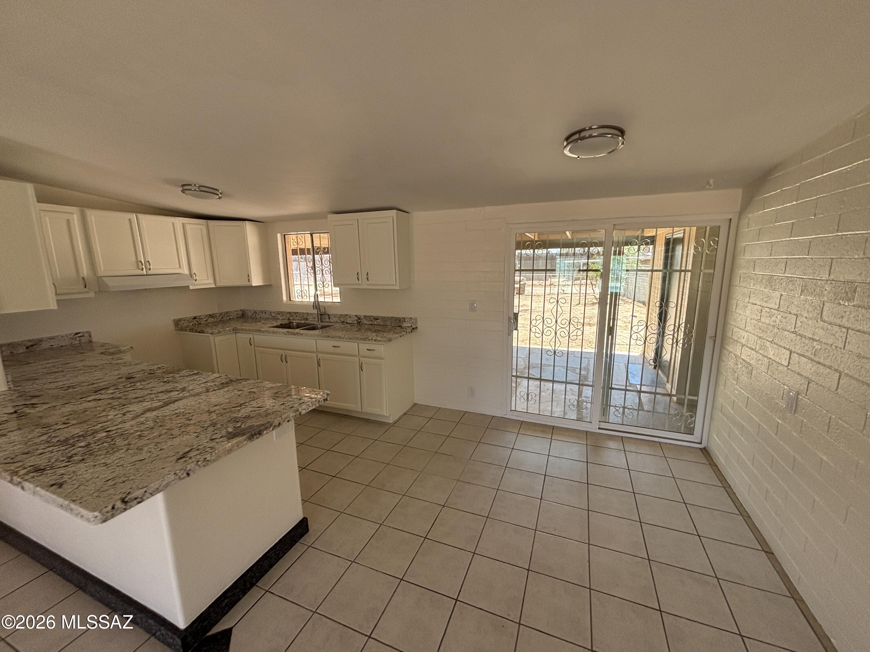 1417 West Mohave Road Tucson, AZ 85705 - Photo 8 of 17 Kitchen. view 2