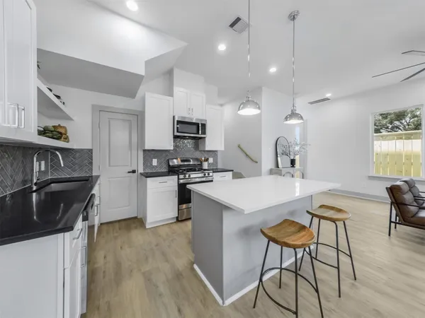 $2,250 | 2410 Vaughn Street, Unit E, Houston, TX 77093
