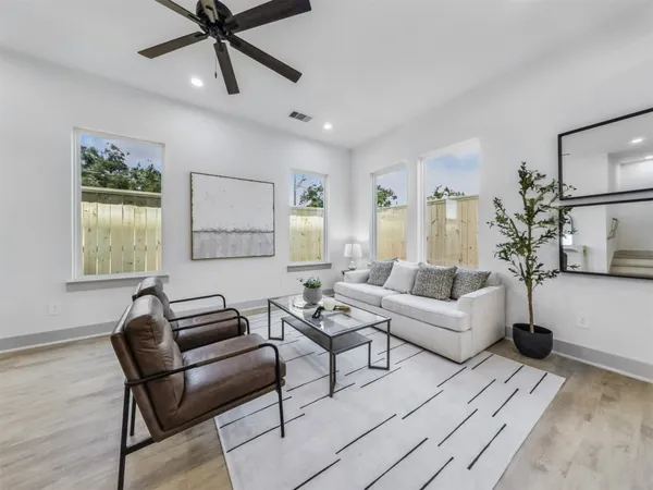 $2,250 | 2410 Vaughn Street, Unit E, Houston, TX 77093