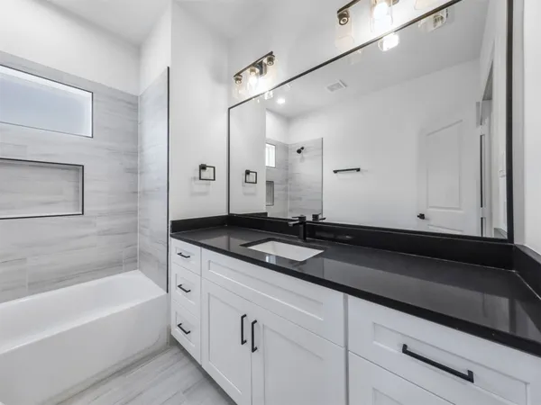 $2,250 | 2410 Vaughn Street, Unit E, Houston, TX 77093
