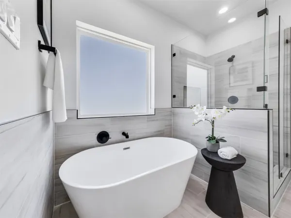 $2,250 | 2410 Vaughn Street, Unit E, Houston, TX 77093