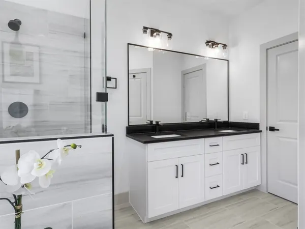 $2,250 | 2410 Vaughn Street, Unit E, Houston, TX 77093