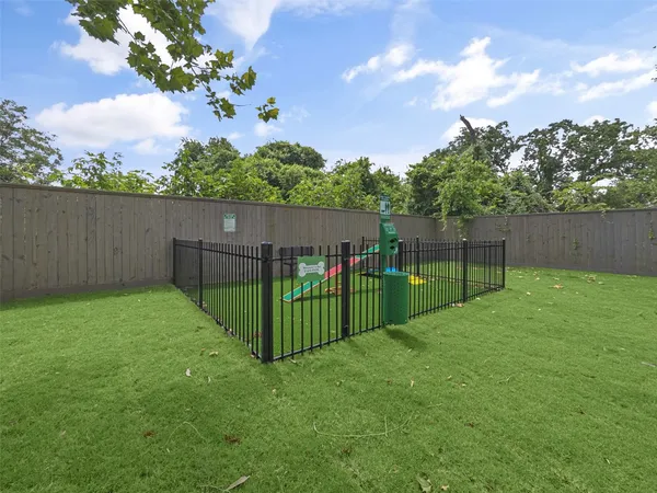$2,250 | 2410 Vaughn Street, Unit E, Houston, TX 77093