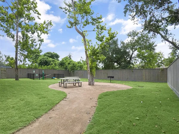 $2,250 | 2410 Vaughn Street, Unit E, Houston, TX 77093