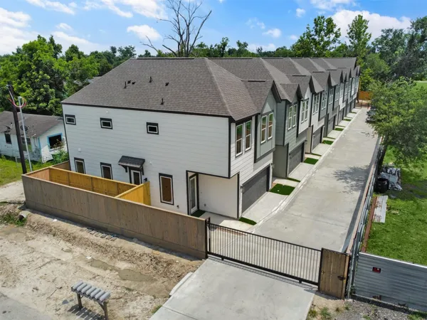 $2,250 | 2410 Vaughn Street, Unit E, Houston, TX 77093
