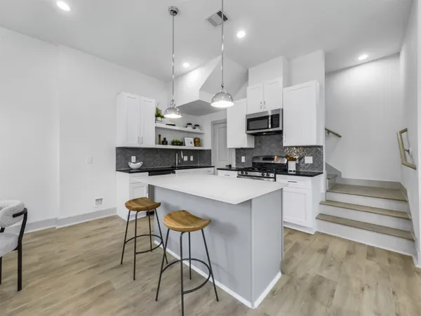 $2,250 | 2410 Vaughn Street, Unit E, Houston, TX 77093