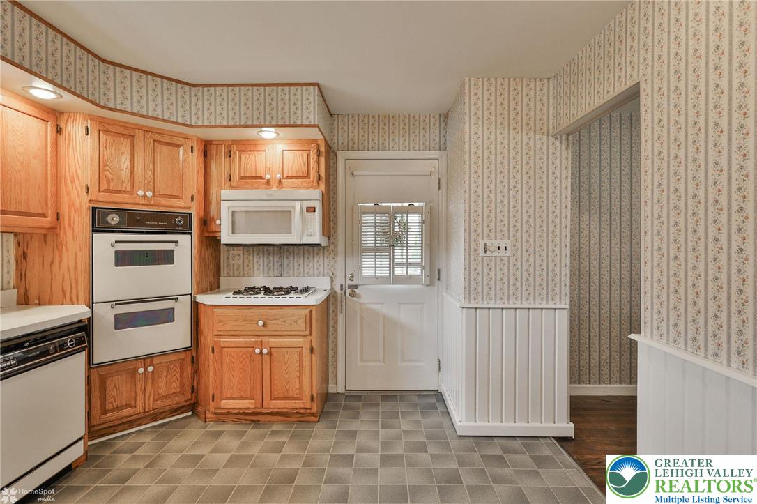 2246 Barrington Road Bethlehem, PA 18018 - Photo 14 of 72 Gallery Image 14