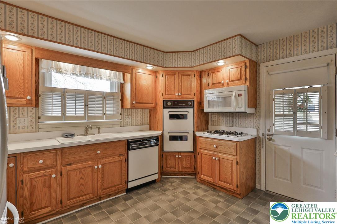 2246 Barrington Road Bethlehem, PA 18018 - Photo 15 of 72 Gallery Image 15