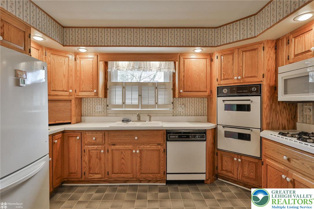 2246 Barrington Road Bethlehem, PA 18018 - Photo 16 of 72 Gallery Image 16