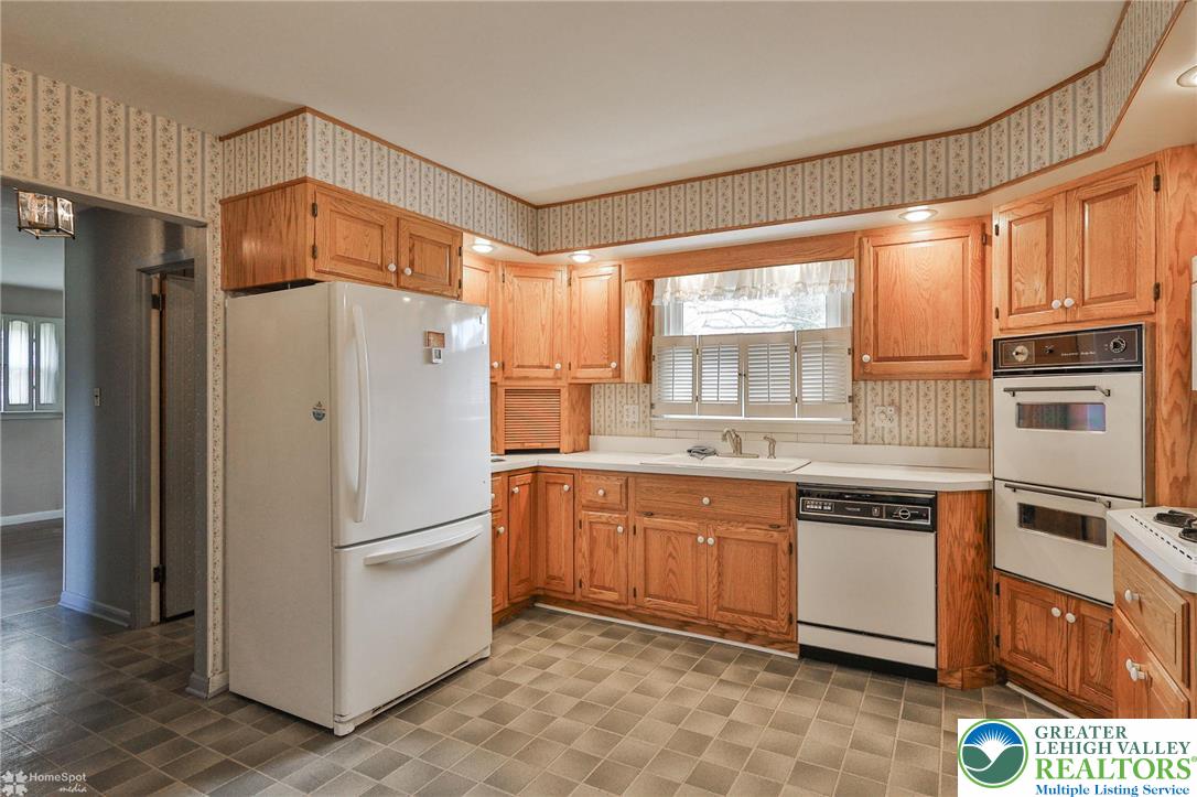 2246 Barrington Road Bethlehem, PA 18018 - Photo 17 of 72 Gallery Image 17