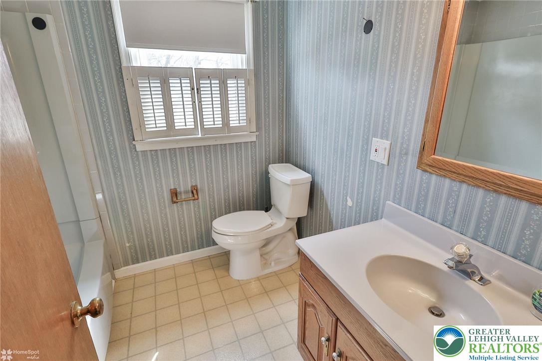 2246 Barrington Road Bethlehem, PA 18018 - Photo 37 of 72 Gallery Image 37