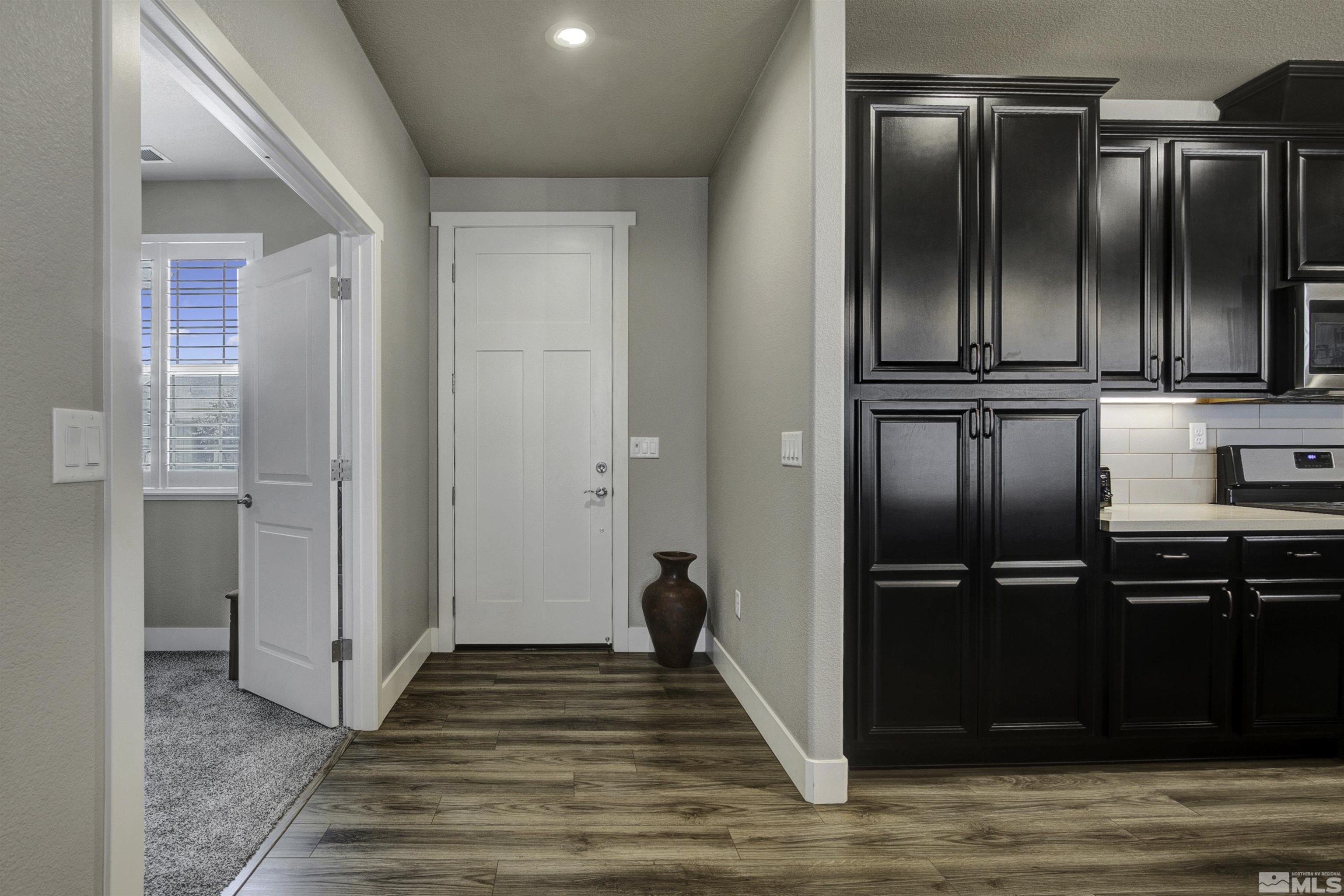 752 East Cottage Loop Gardnerville, NV 89460 - Photo 4 of 31 Photo 4