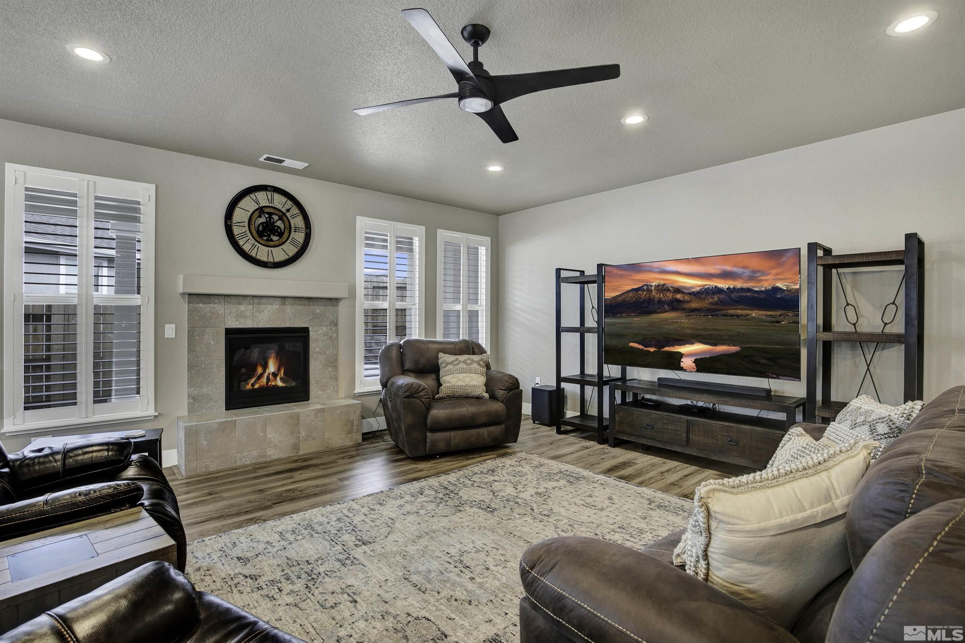 752 East Cottage Loop Gardnerville, NV 89460 - Photo 7 of 31 Photo 7